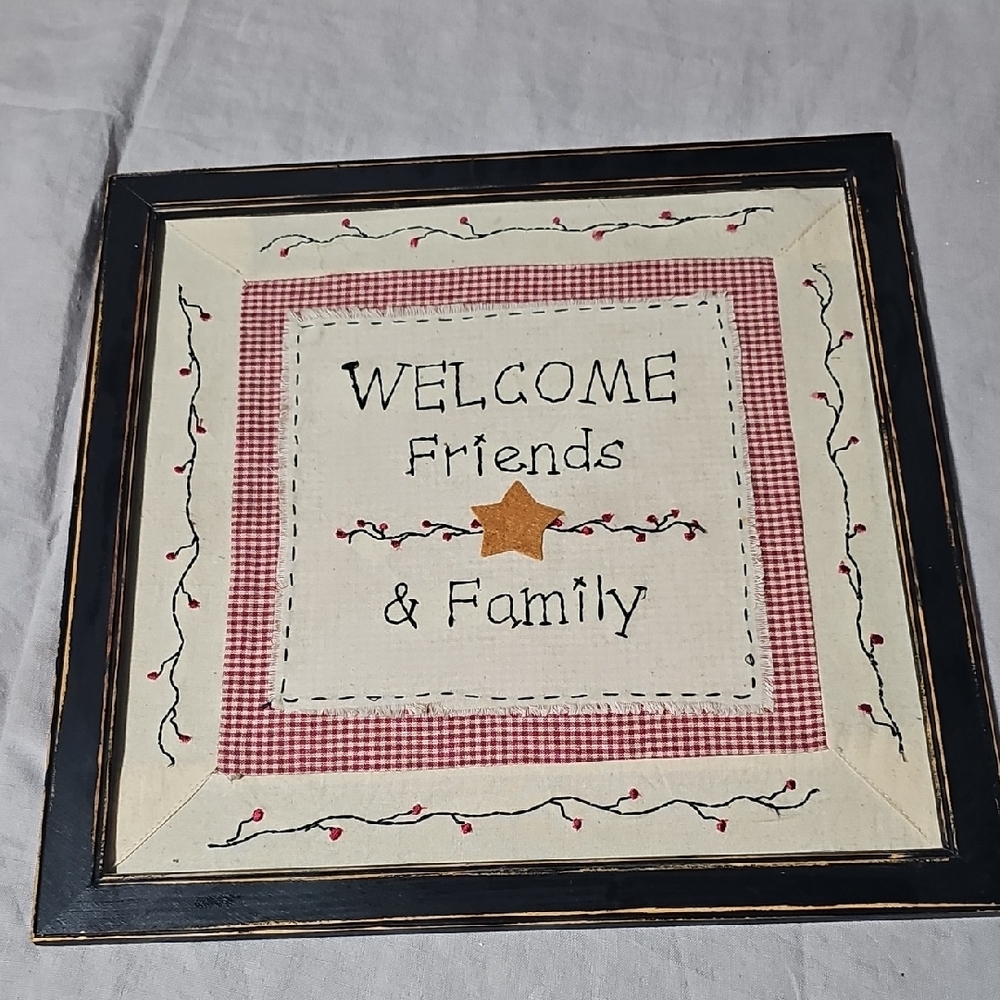 Charming Welcome Friends & Family Plaque